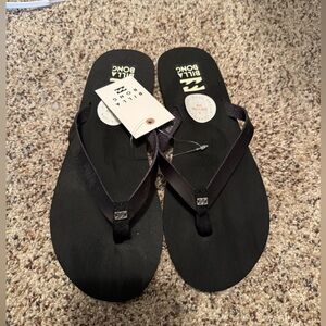 Women’s billabong flip-flops in black leather .